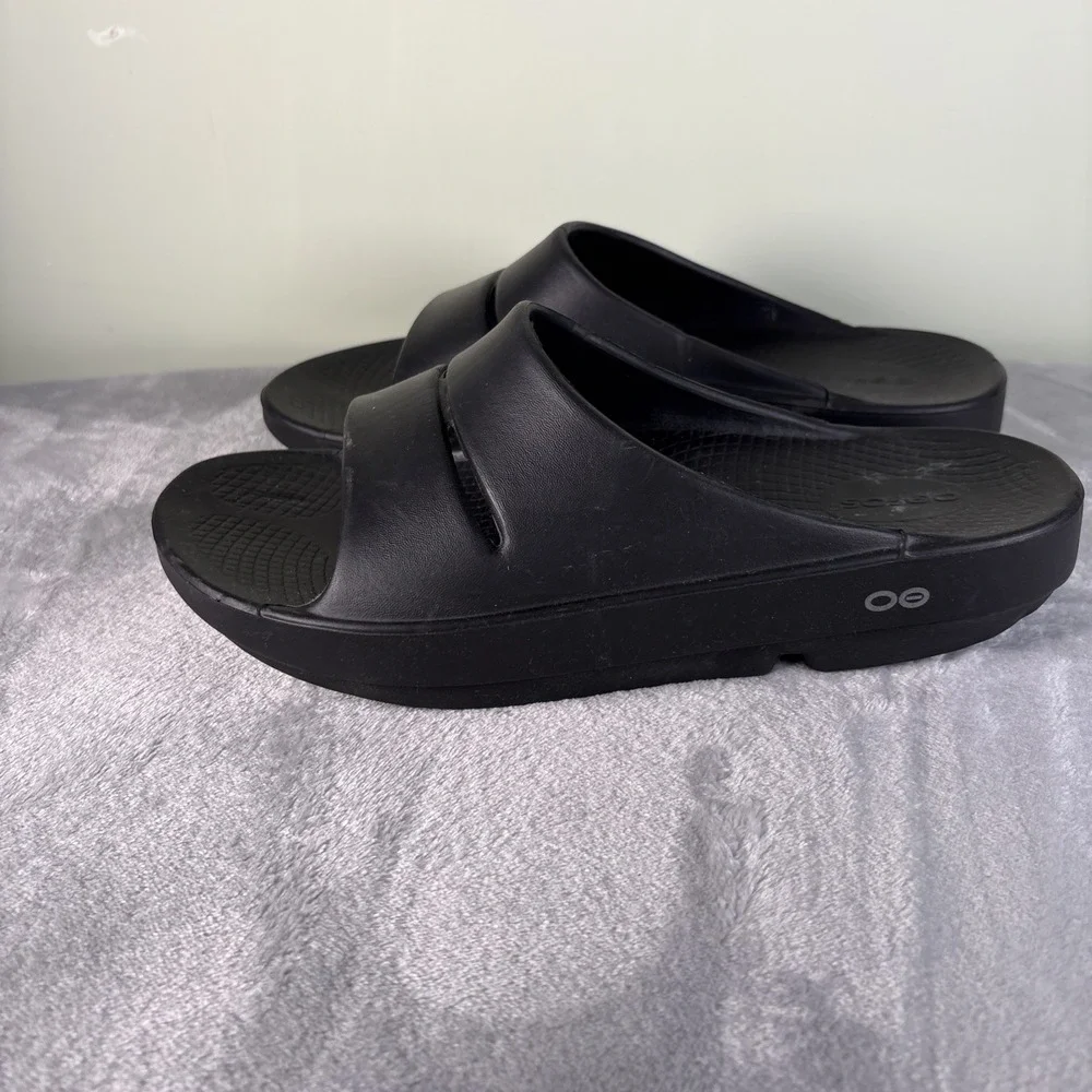 OOFOS preowned shoes
